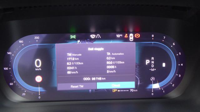 VOLVO XC40 B3 automatico Plus Dark