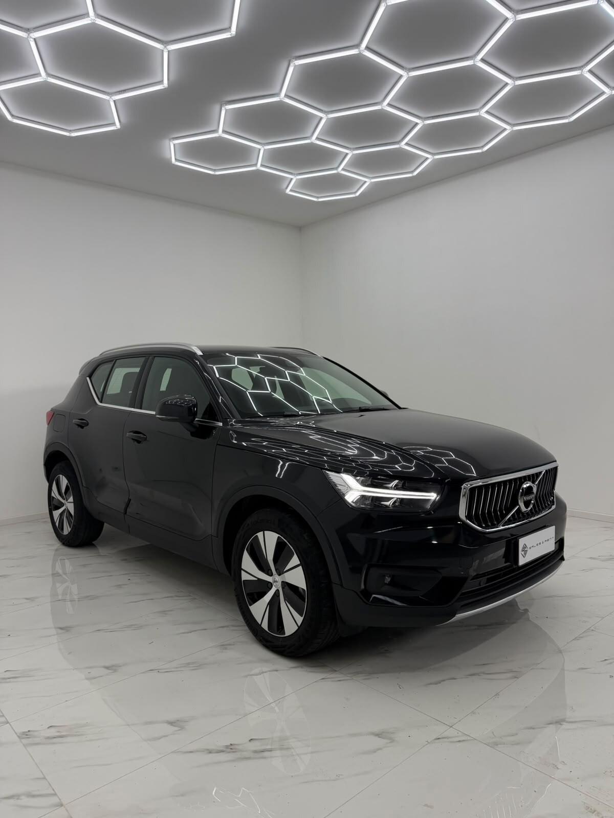 Volvo XC40 T4 Recharge Plug-in Hybrid R-design N1