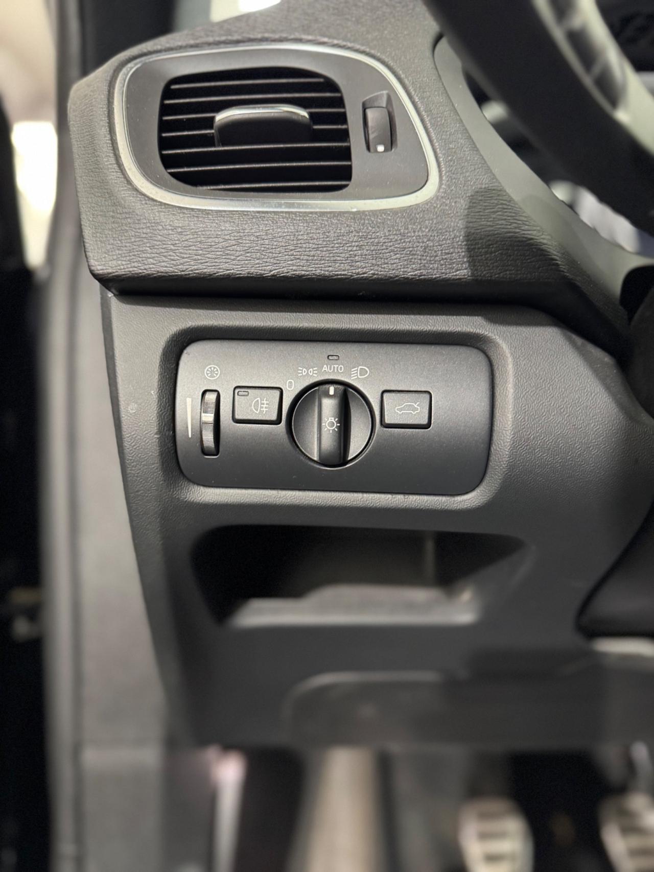 Volvo V40 D2 R-design EURO 6B