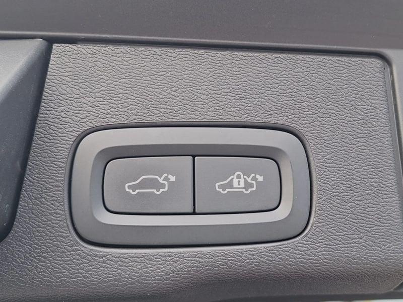 Volvo XC60 B4 197+14 CV AWD Automatica NAVI LED Momentum Pro