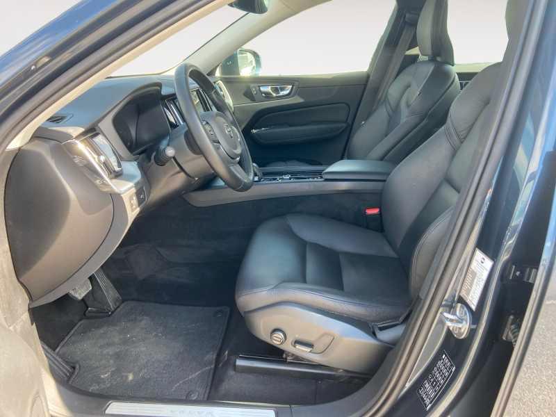 VOLVO XC60 2.0 b4 Momentum Pro AwD AuTo
