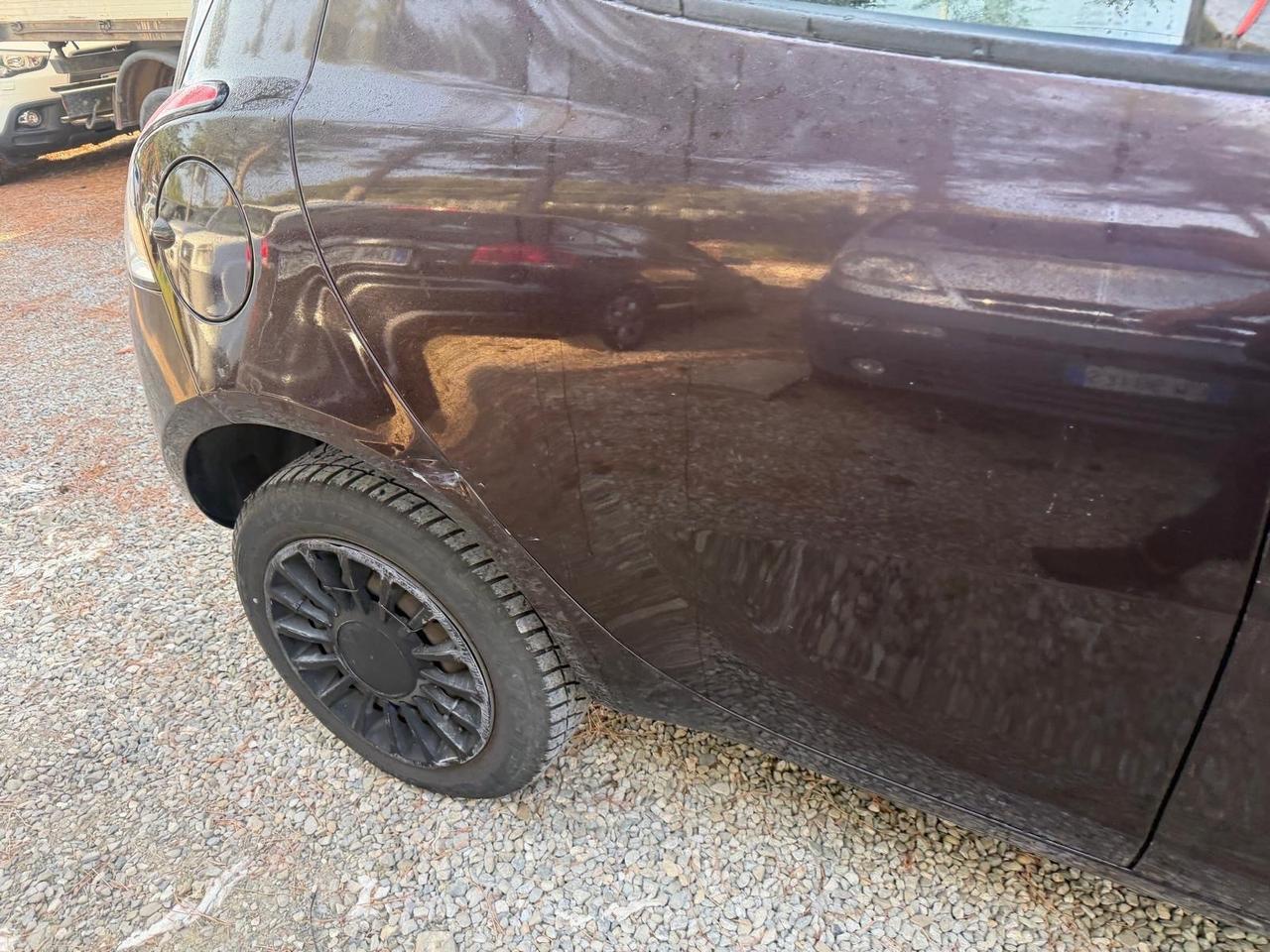 Lancia Ypsilon 0.9 TwinAir 85 CV 5 porte Metano Ecochic Elefantino