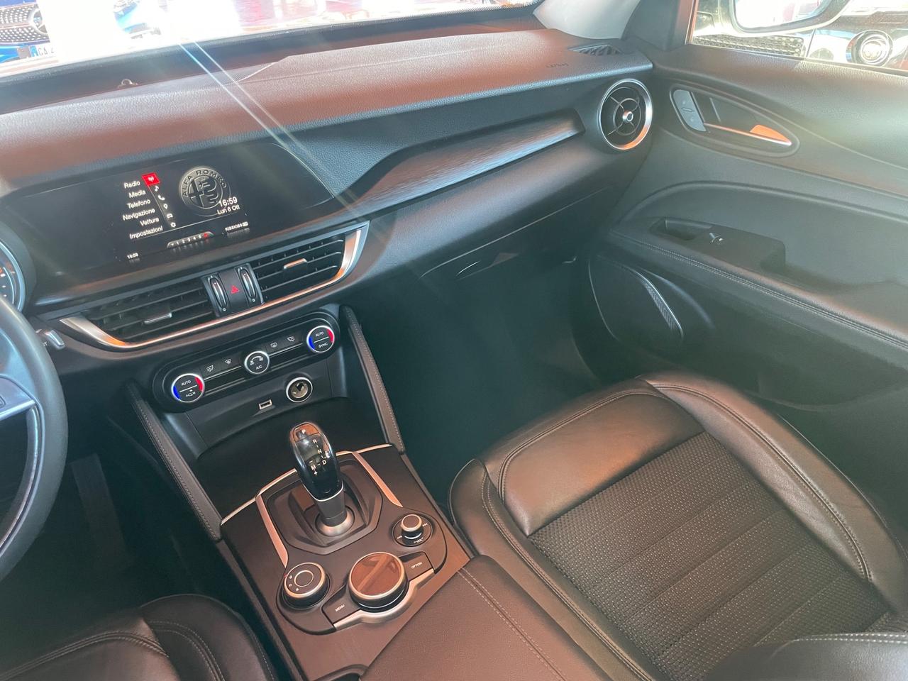 Alfa Romeo Stelvio 2.2 Turbodiesel 150 CV AT8 RWD Super