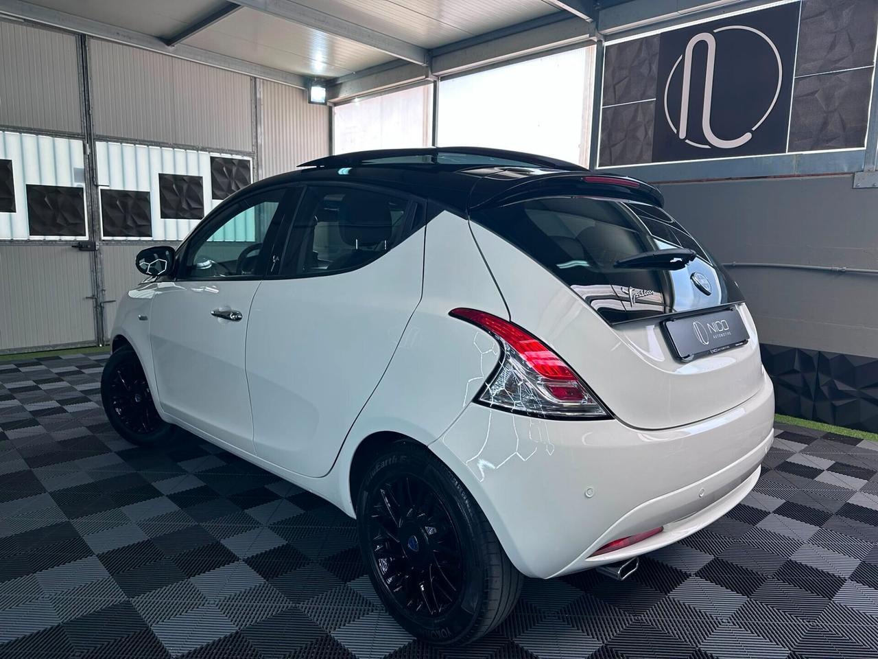 Lancia Ypsilon 1.2 69 CV 5 porte Platinum