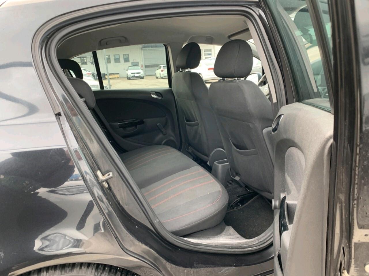 Opel Corsa 1.2 5 porte Sport