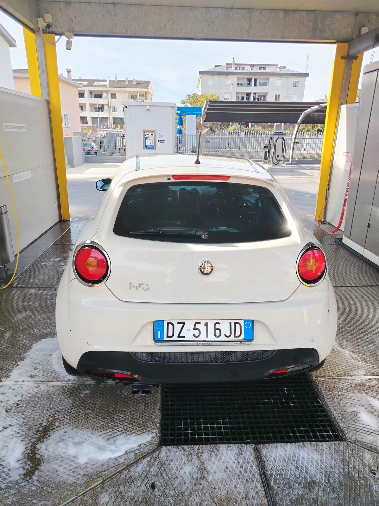 Alfa Romeo MiTo 1.6 JTDm 16V Distinctive 2010