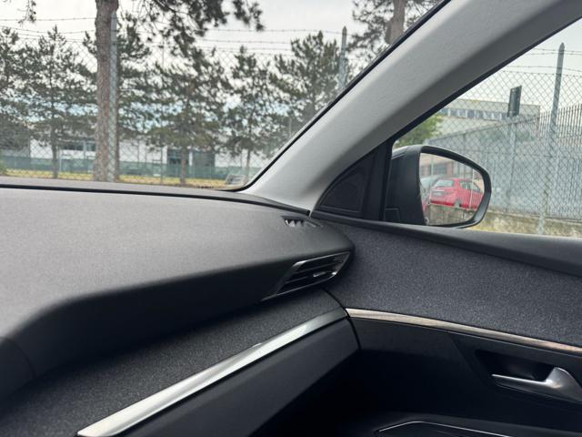 PEUGEOT 3008 PureTech Turbo 130CV Allure EAT8 NAVI+RETR.