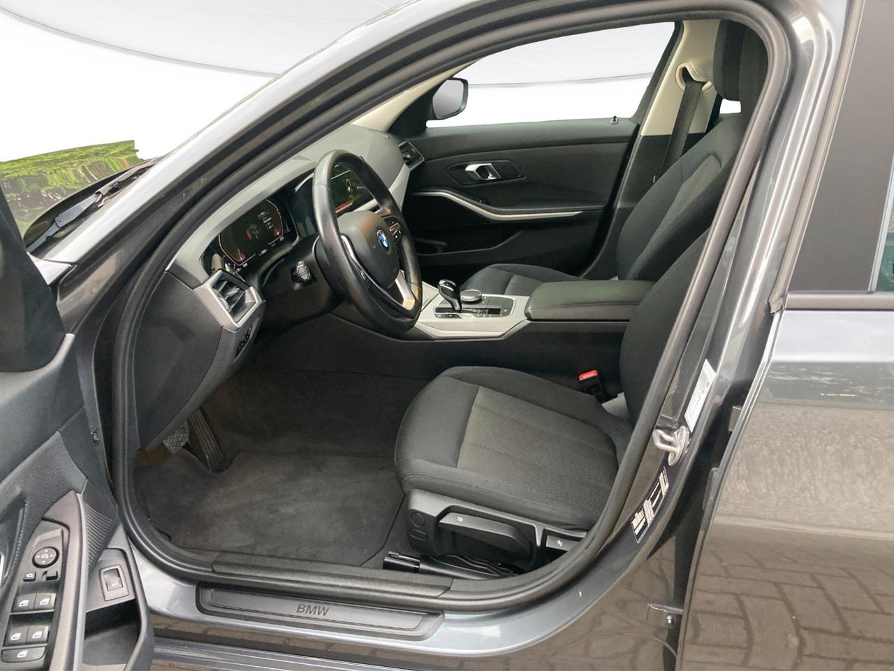 BMW 318d Touring mhev 48V Business Advantage auto