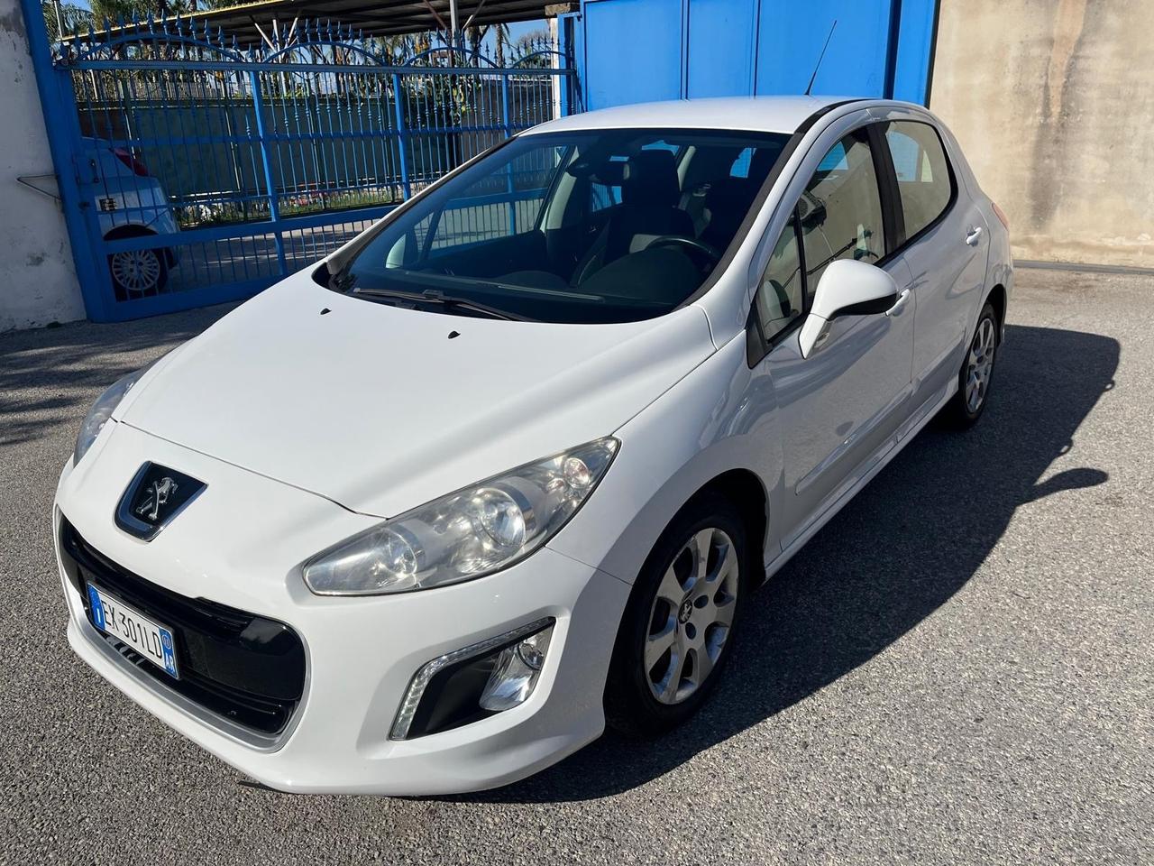 Peugeot 308-5P-1.6 hdi-full opt-12/2011