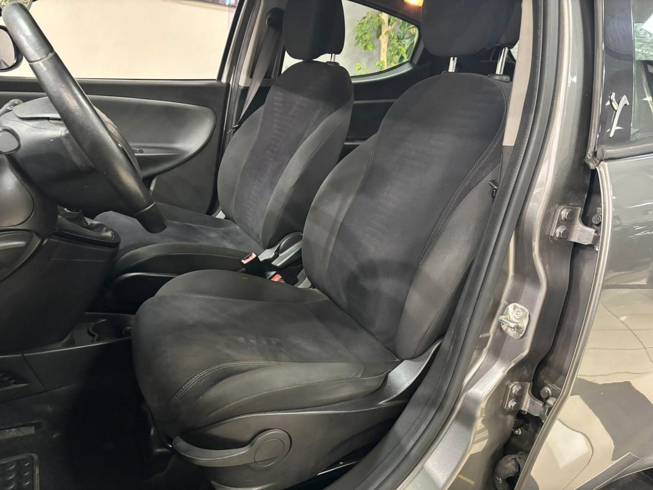 Lancia Ypsilon 1.2 69 CV 5 porte S&S Silver