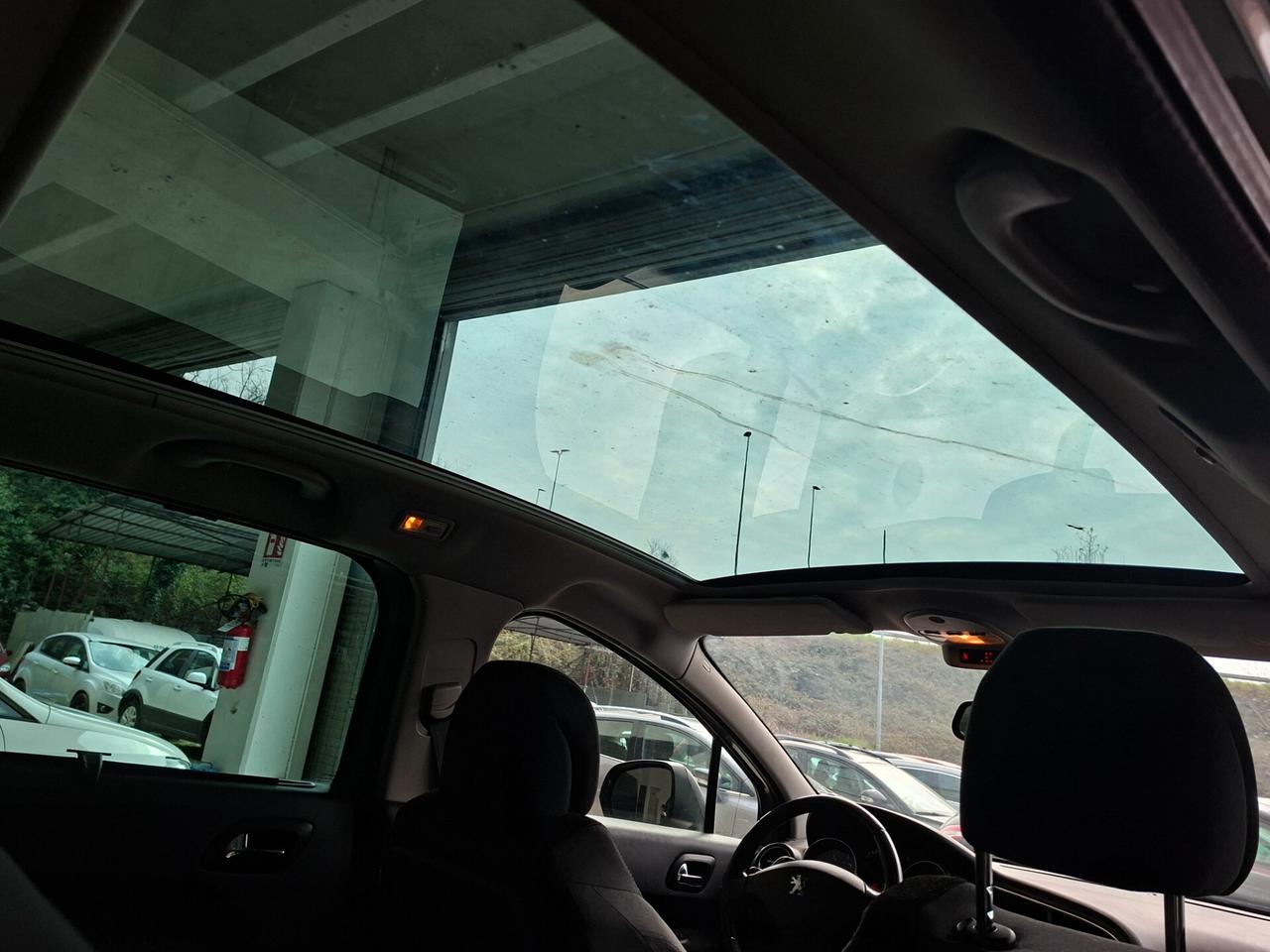 Peugeot 5008 1.6 e-HDi 112CV Stop&Start cambio robotizzato Allure