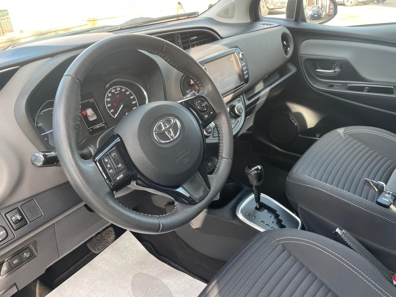 Toyota Yaris 1.5 Hybrid 5 porte Active * OK NEOPATENTATI*