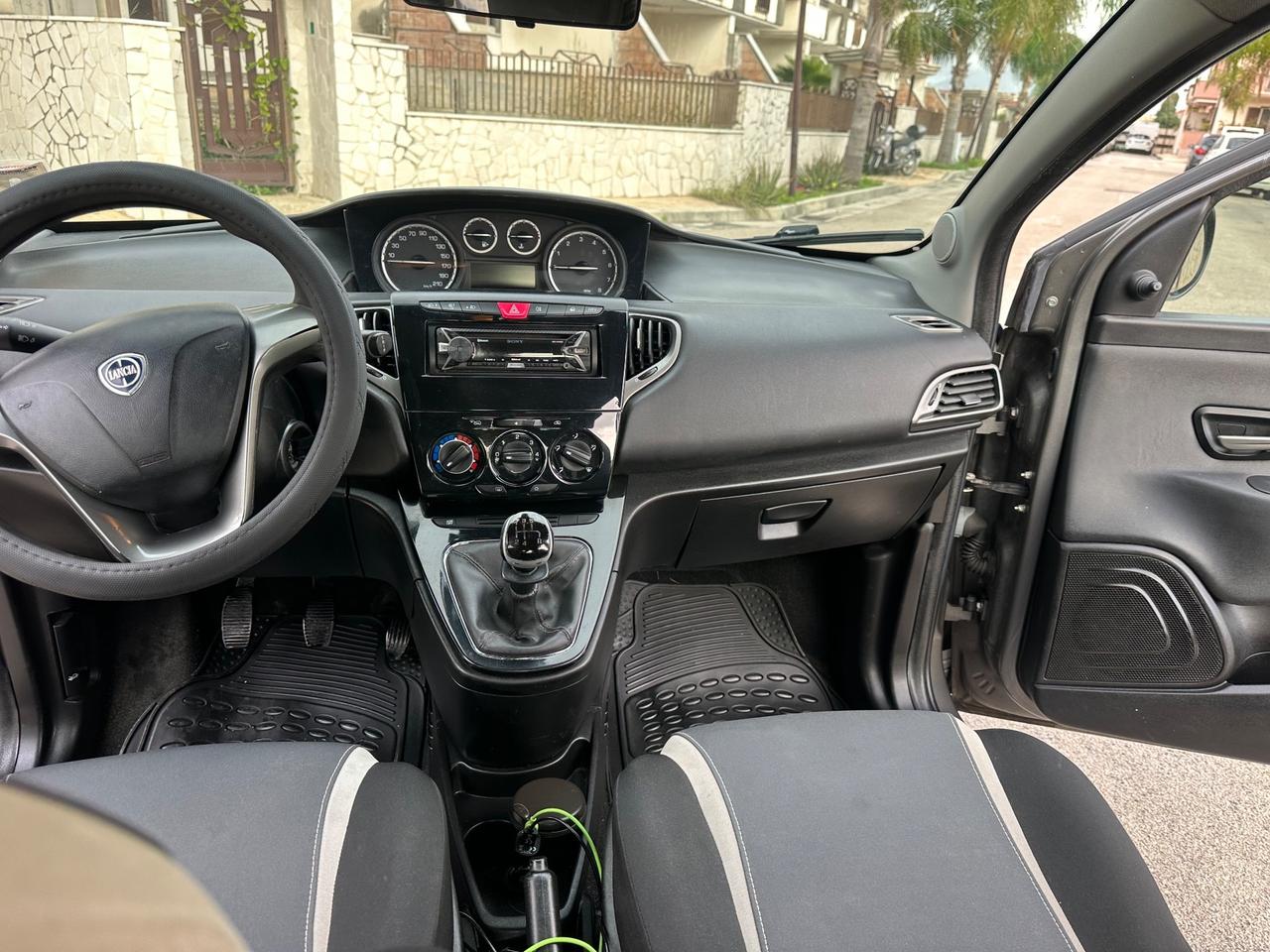 Lancia Ypsilon 1.2 69 CV 5 porte Gold