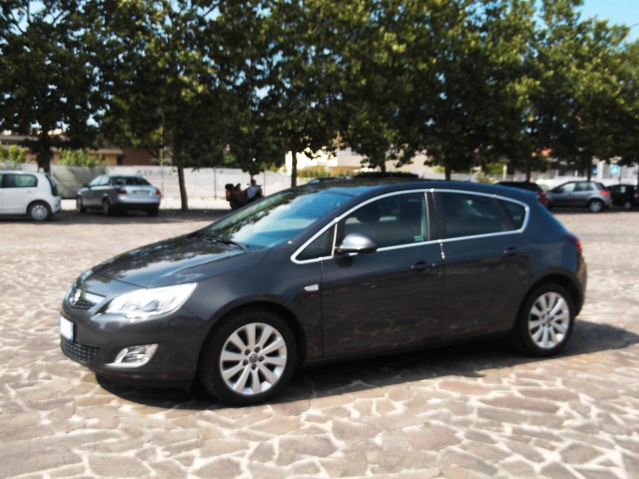 Opel Astra Berlina 1.7 CDTI Cosmo 2011