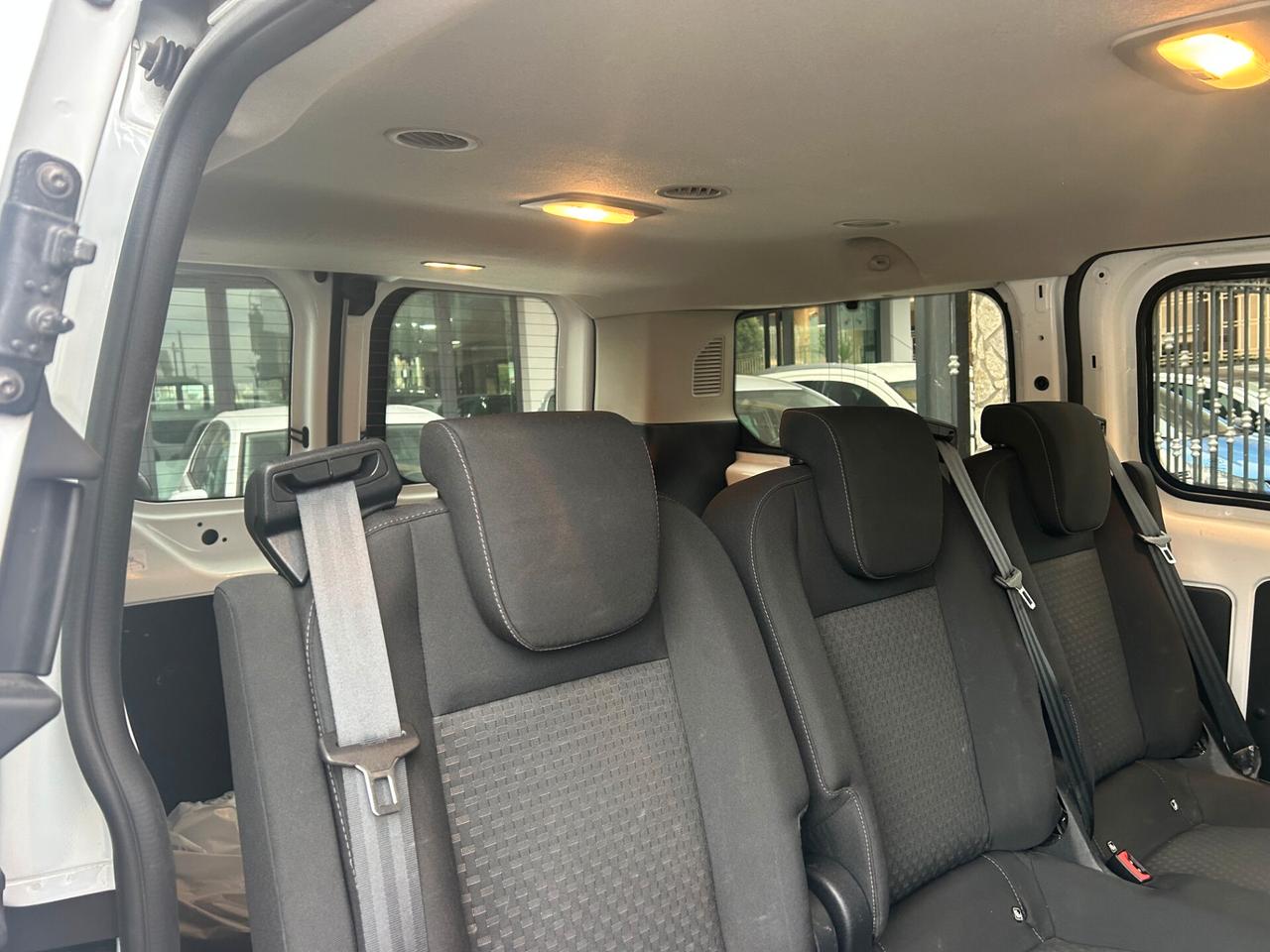 Ford Transit Custom 320 2.0 EcoBlue Hybrid 130 PC Combi Trend