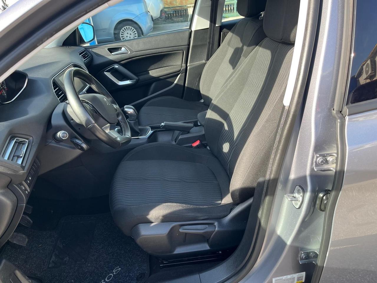 Peugeot 308 5P-1.6 hdv/100cv-km 118000-12/2015