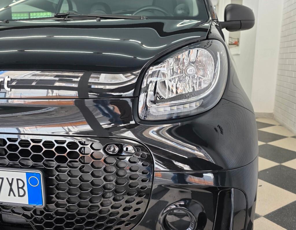 Smart ForTwo EQ elettrica cabrio Passion