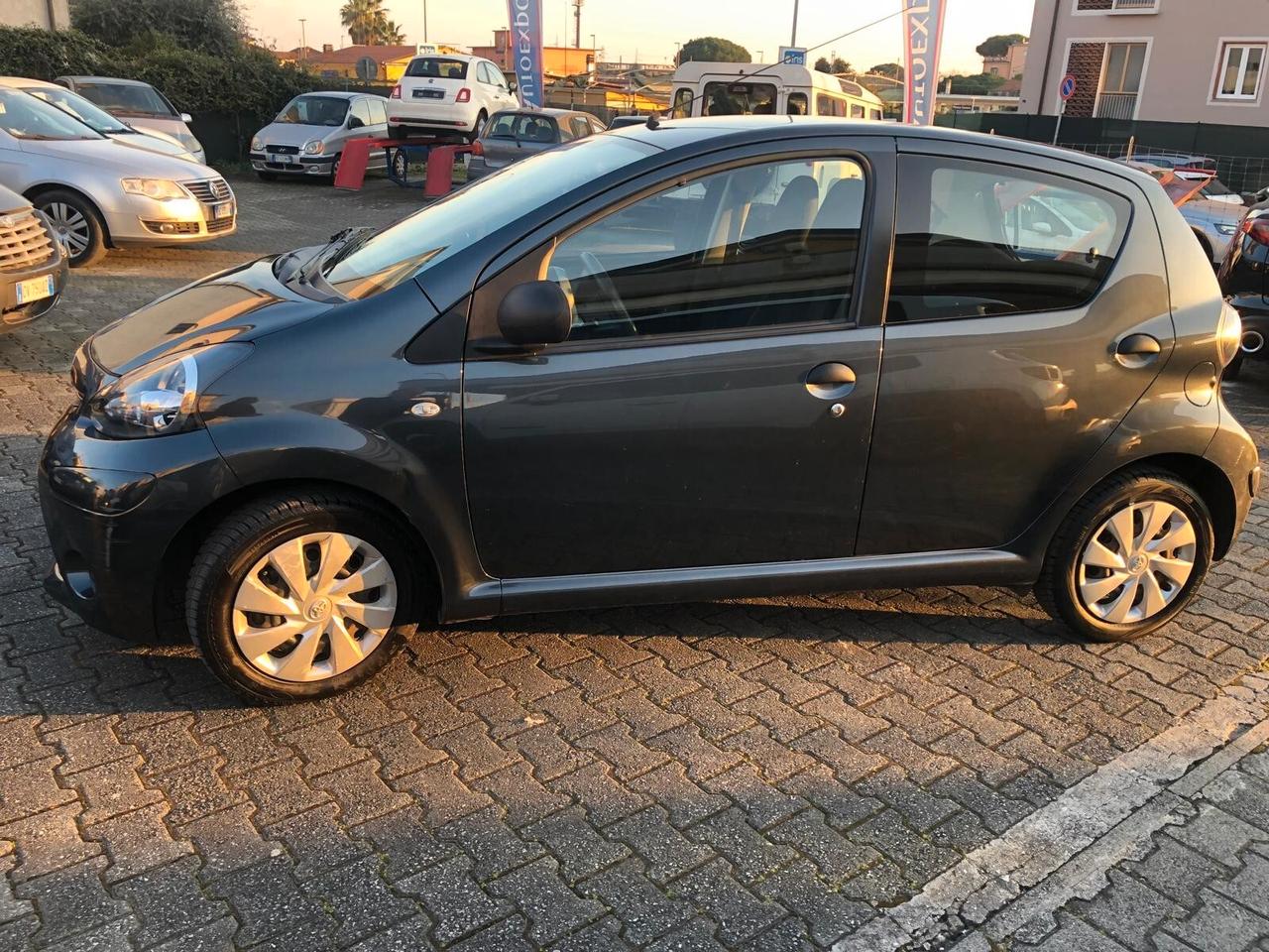 Toyota Aygo 1.0 12V VVT-i 5 UNICO PROPRIETARIO ADATTA PER NEOPATENTATI POSSIBILITA' GARANZIA EUROPEA FINO A 36 MESI!!!