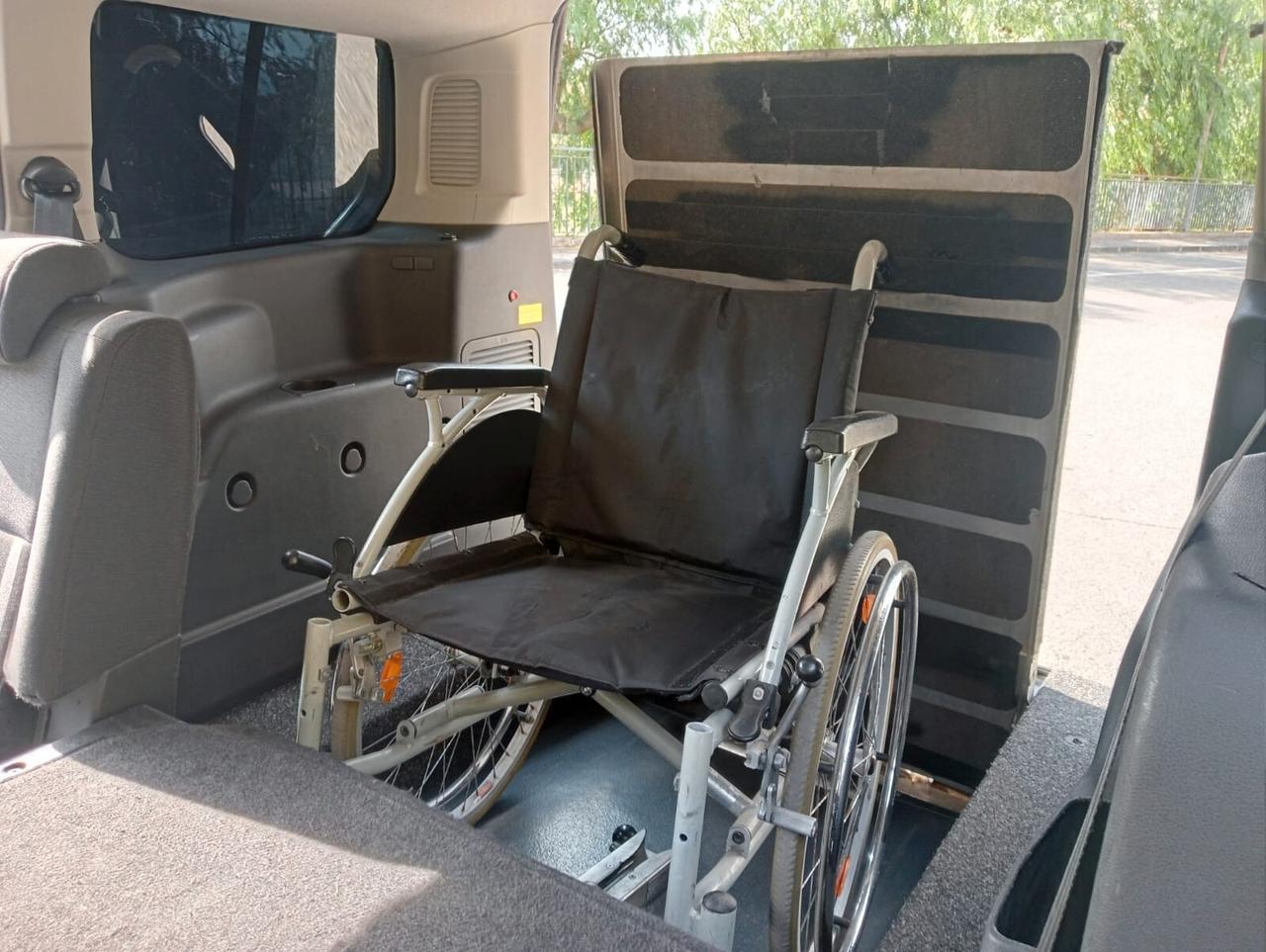 Ford Tourneo Connect Pianale ribassato con rampa disabili in carrozzina