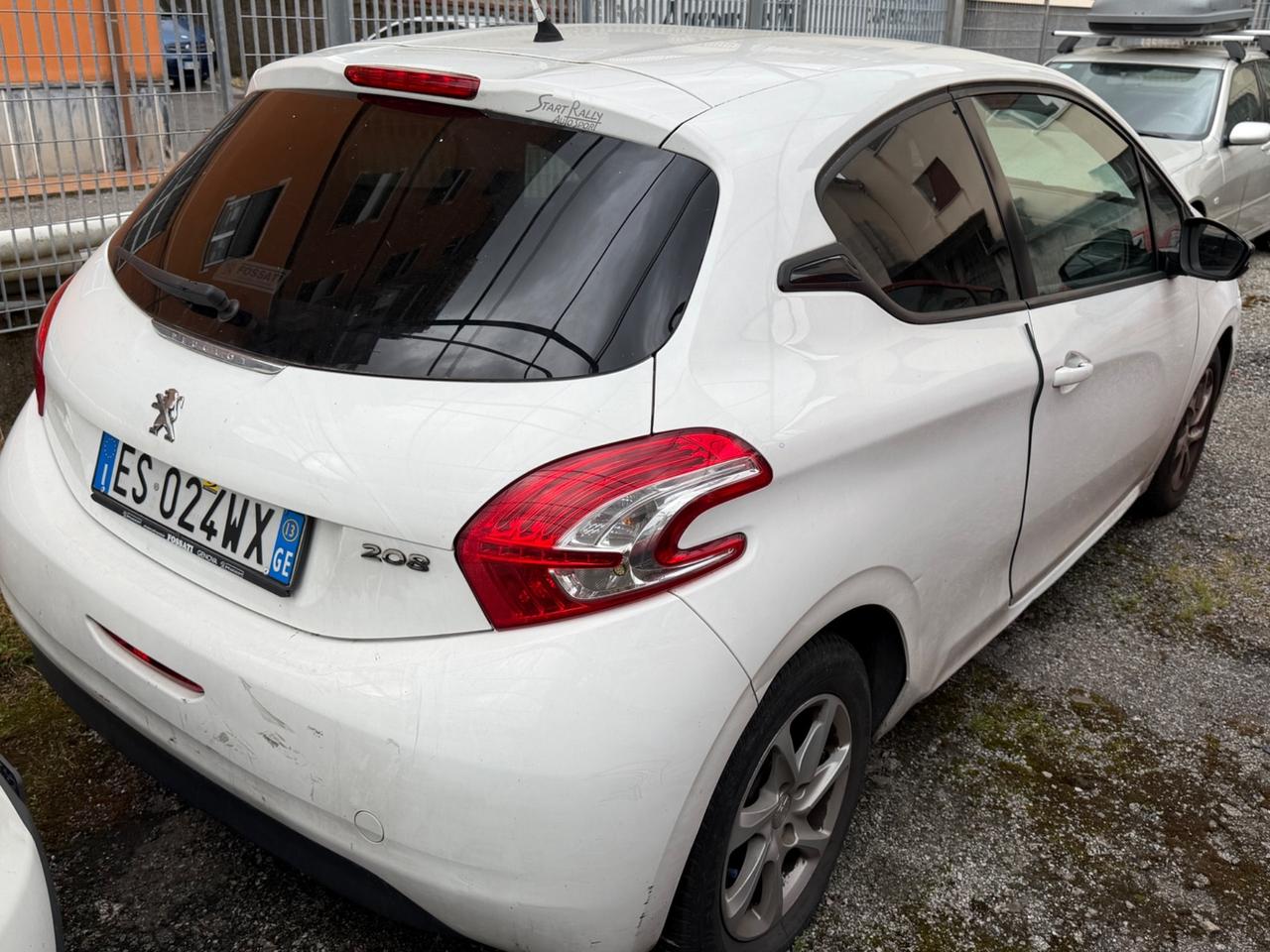 Peugeot 208 1.4 HDi 68 CV 3 porte neopatentati 2013