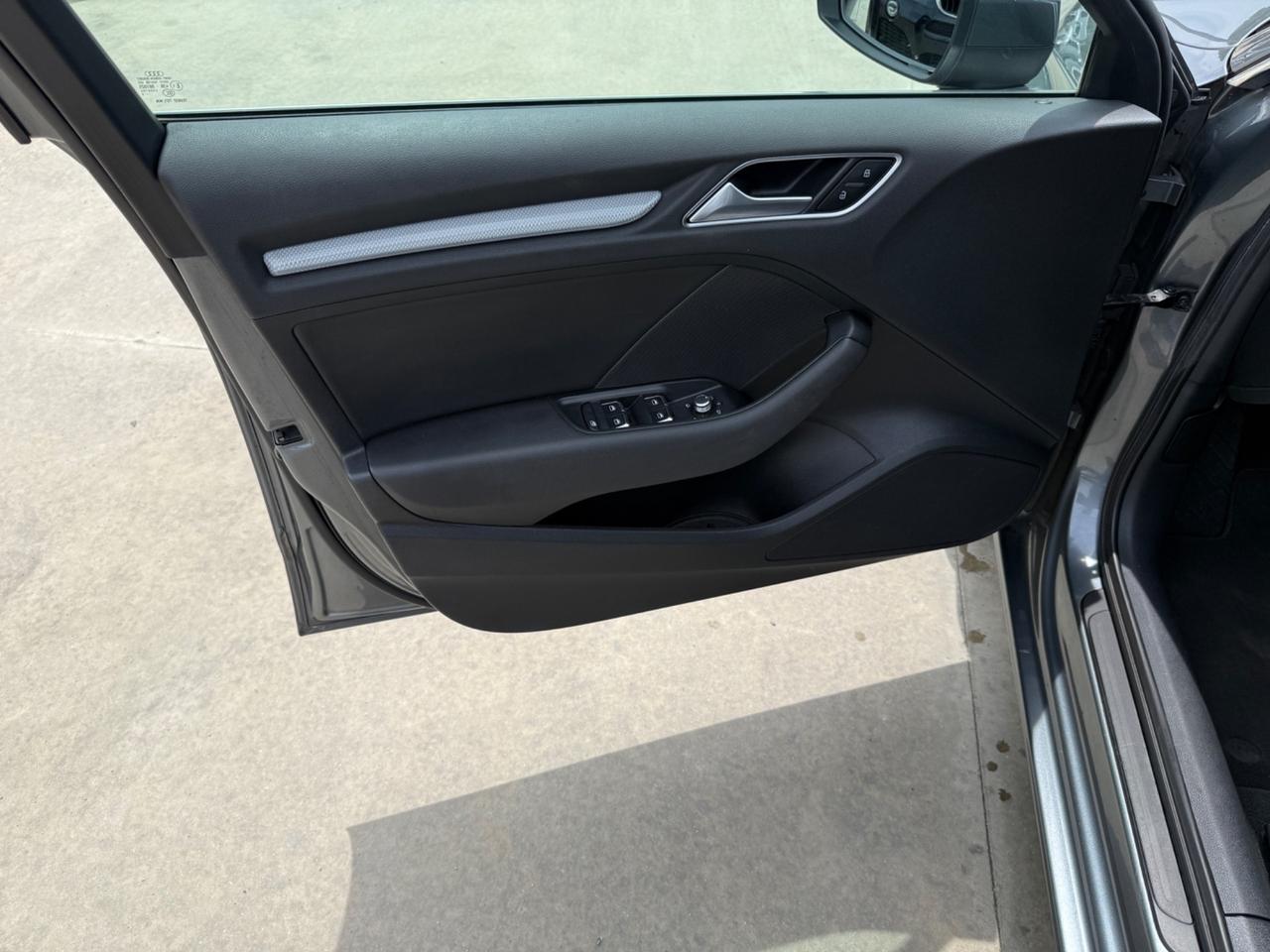 Audi A3 1.6 TDI clean diesel S tronic Attraction