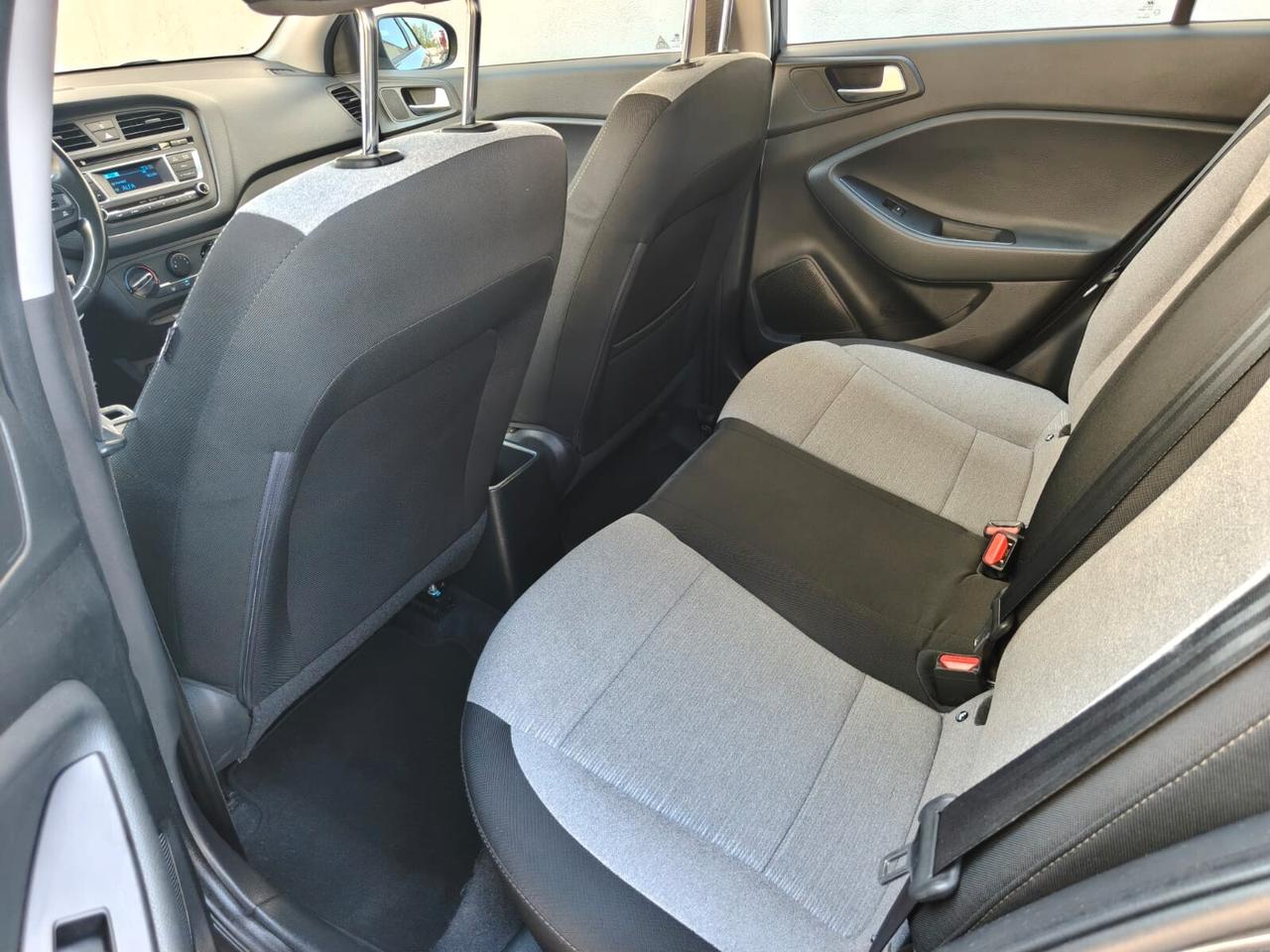HYUNDAI I20 1.1 CRDI Comfort - 2016