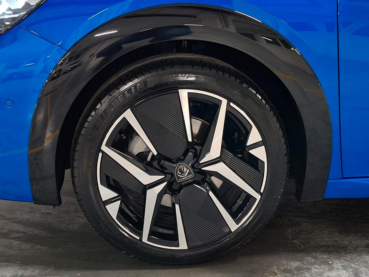 Peugeot 208 1200 mhev Hybrid 101CV GT e-DCS6 Km.0