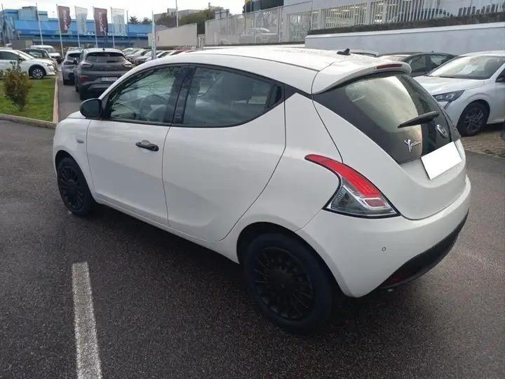 Lancia Ypsilon 1.2 69 CV 5 porte Ecochic Silver
