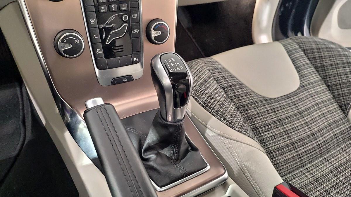 VOLVO V40 Cross Country D3 Momentum