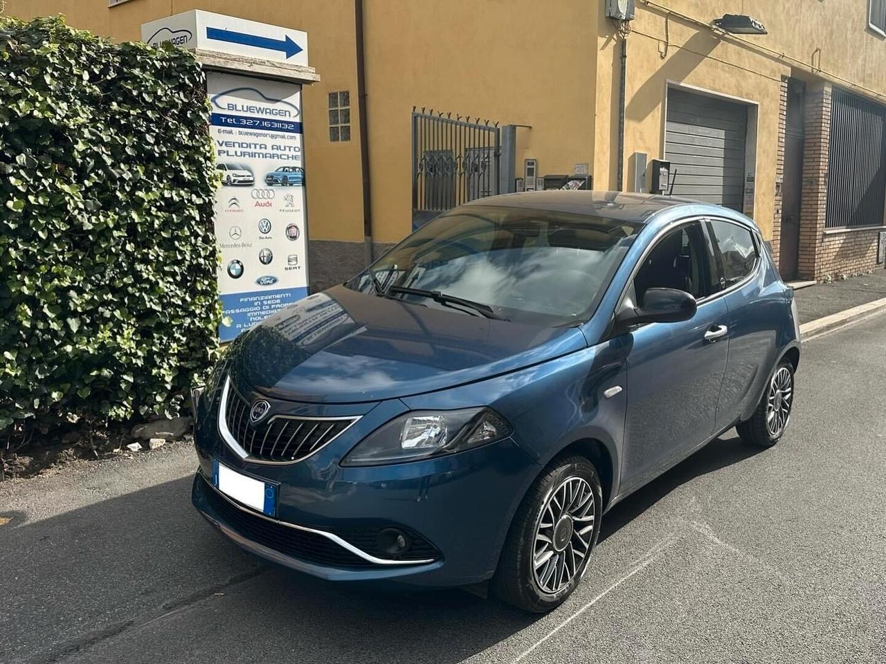 Lancia Ypsilon 1.0 FireFly 5 porte S&S Hybrid Ecochic Silver