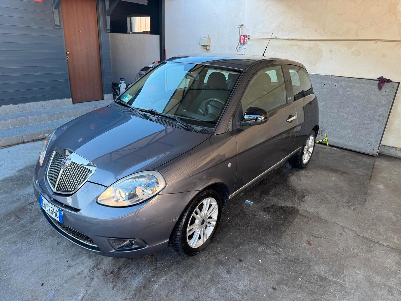 Lancia Ypsilon 1.2 69 CV Unyca