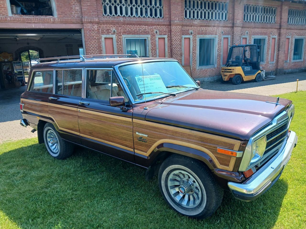 Jeep Wagoneer Limited 5.9 V8