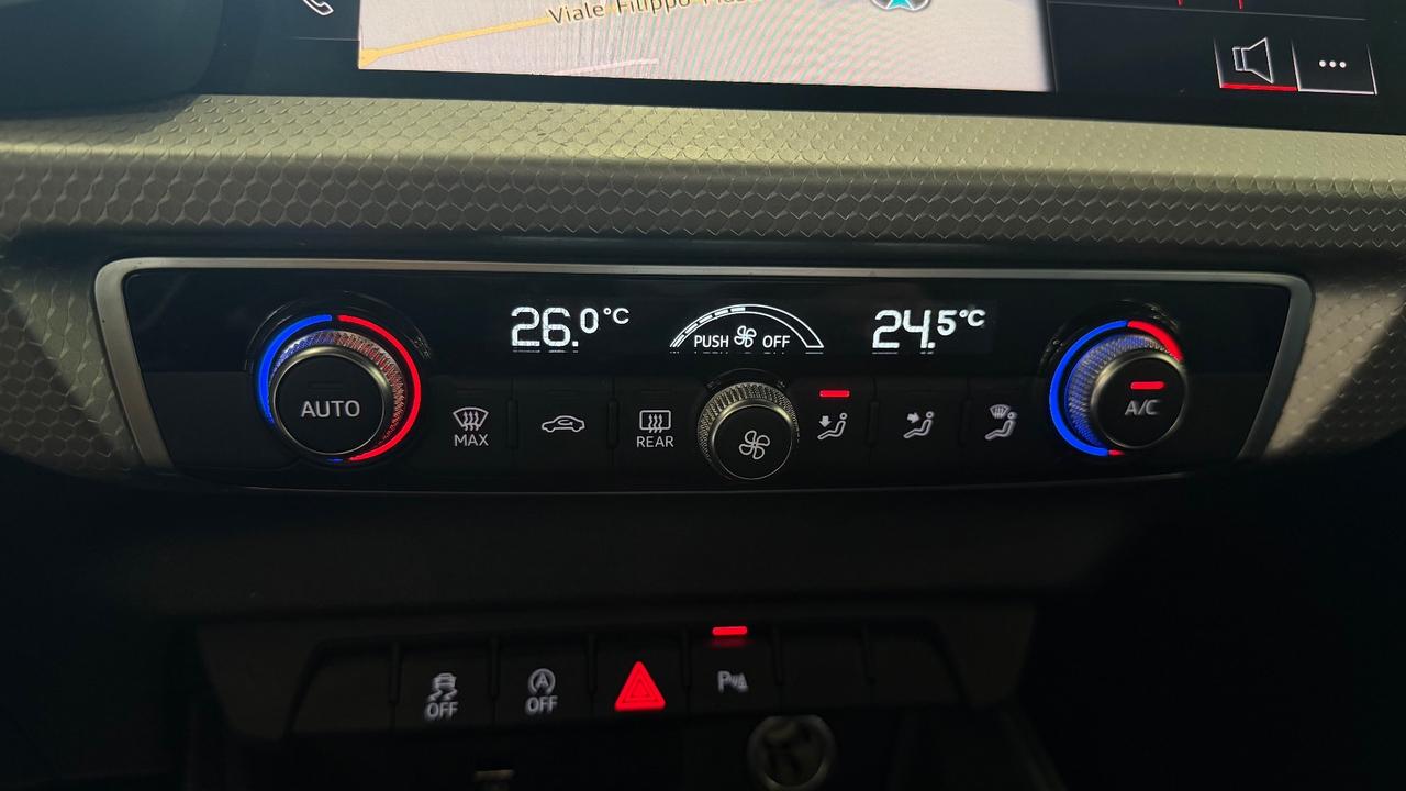 Audi A1 citycarver 30 TFSI Identity Black