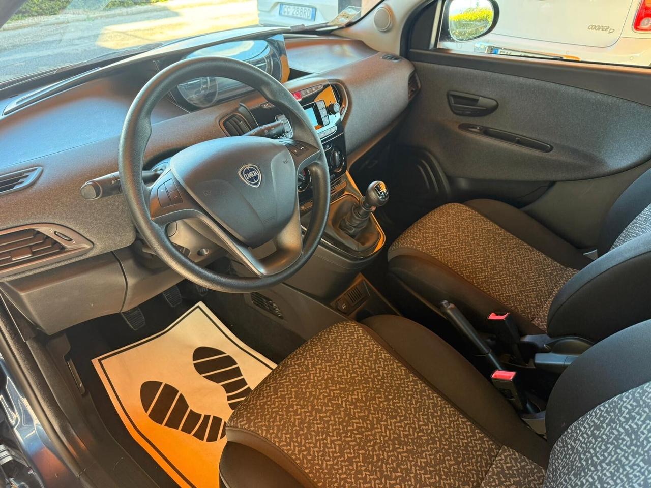 Lancia Ypsilon 1.0 FireFly 5 porte S&S Hybrid Silver Plus