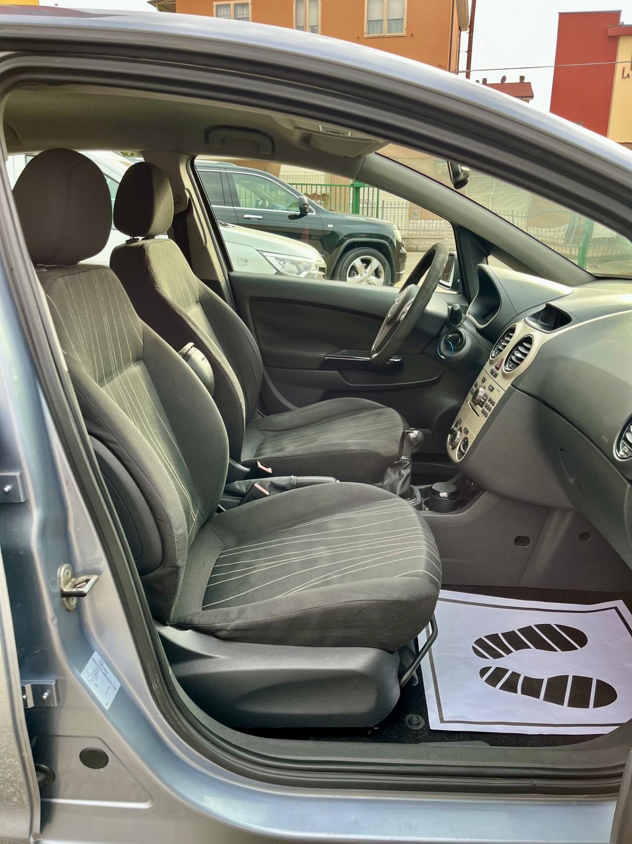 Opel Corsa 1.2 5 porte benzina