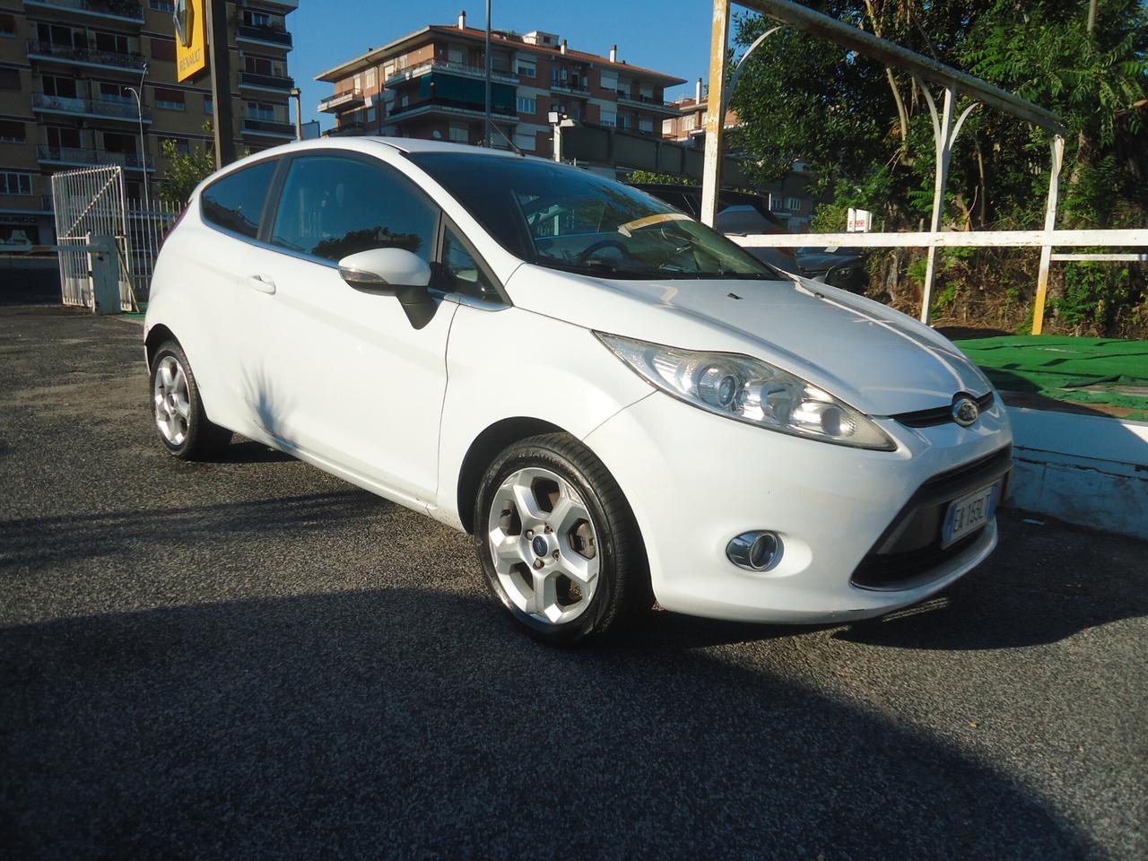 Ford Fiesta 1.4 3 porte Bz.- GPL Titanium
