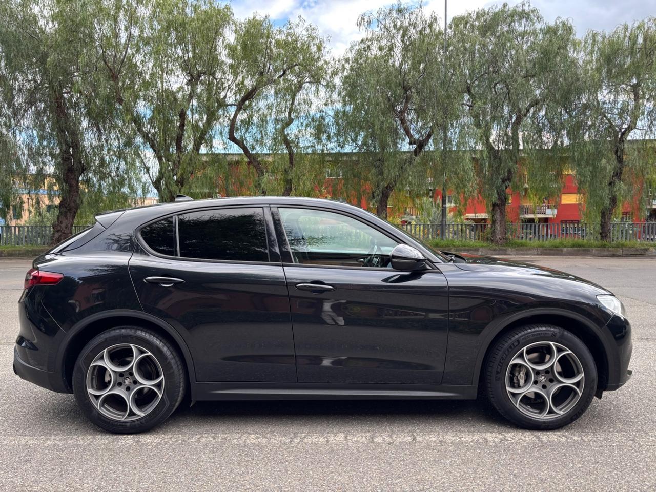 Alfa Romeo Stelvio 2.2 190 CV Executive 2022 total black