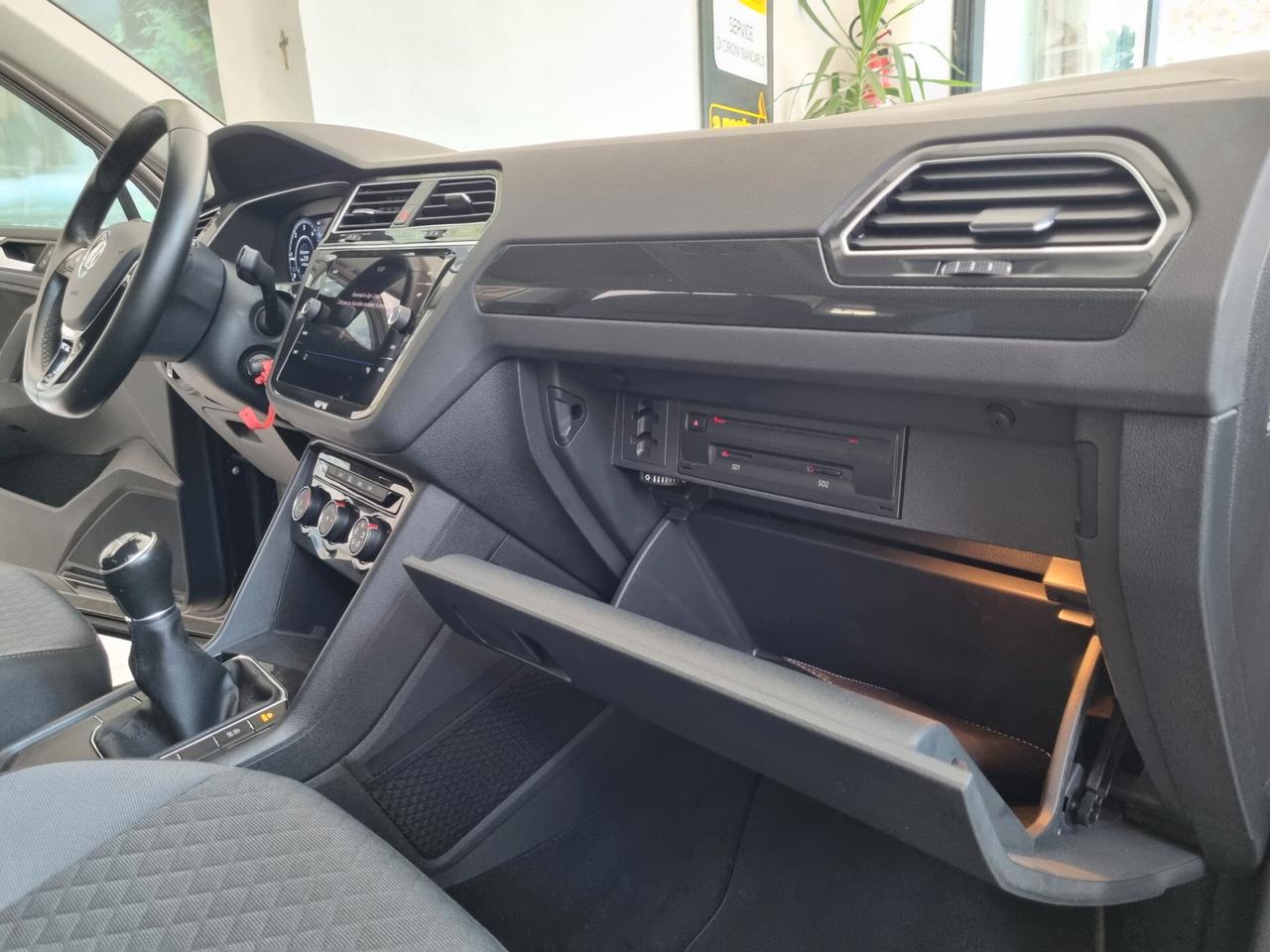 Volkswagen Tiguan 1.6 TDI R-LINE, VIRTUAL COCKPIT, FULL LED