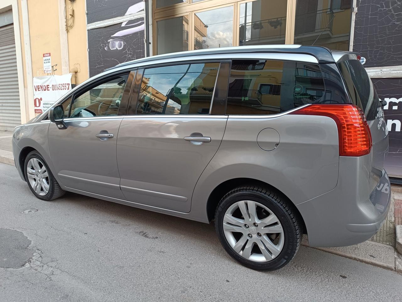 Peugeot 5008 1.6 HDi 115CV ALLURE 7 POSTI TETTO NAVI CAMERA