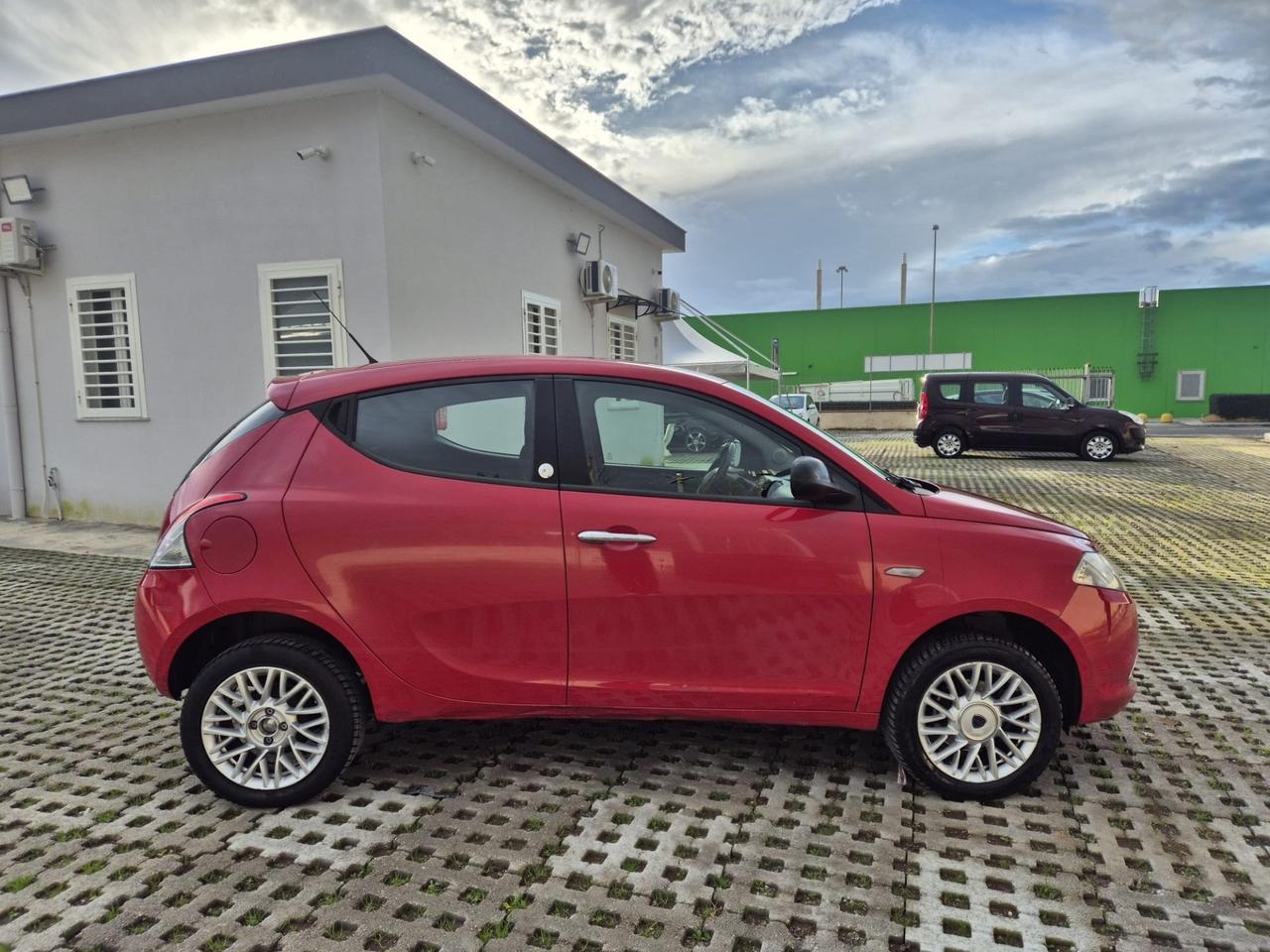 Lancia Ypsilon 0.9 TwinAir 85 CV 5 porte Metano Ecochic Gold