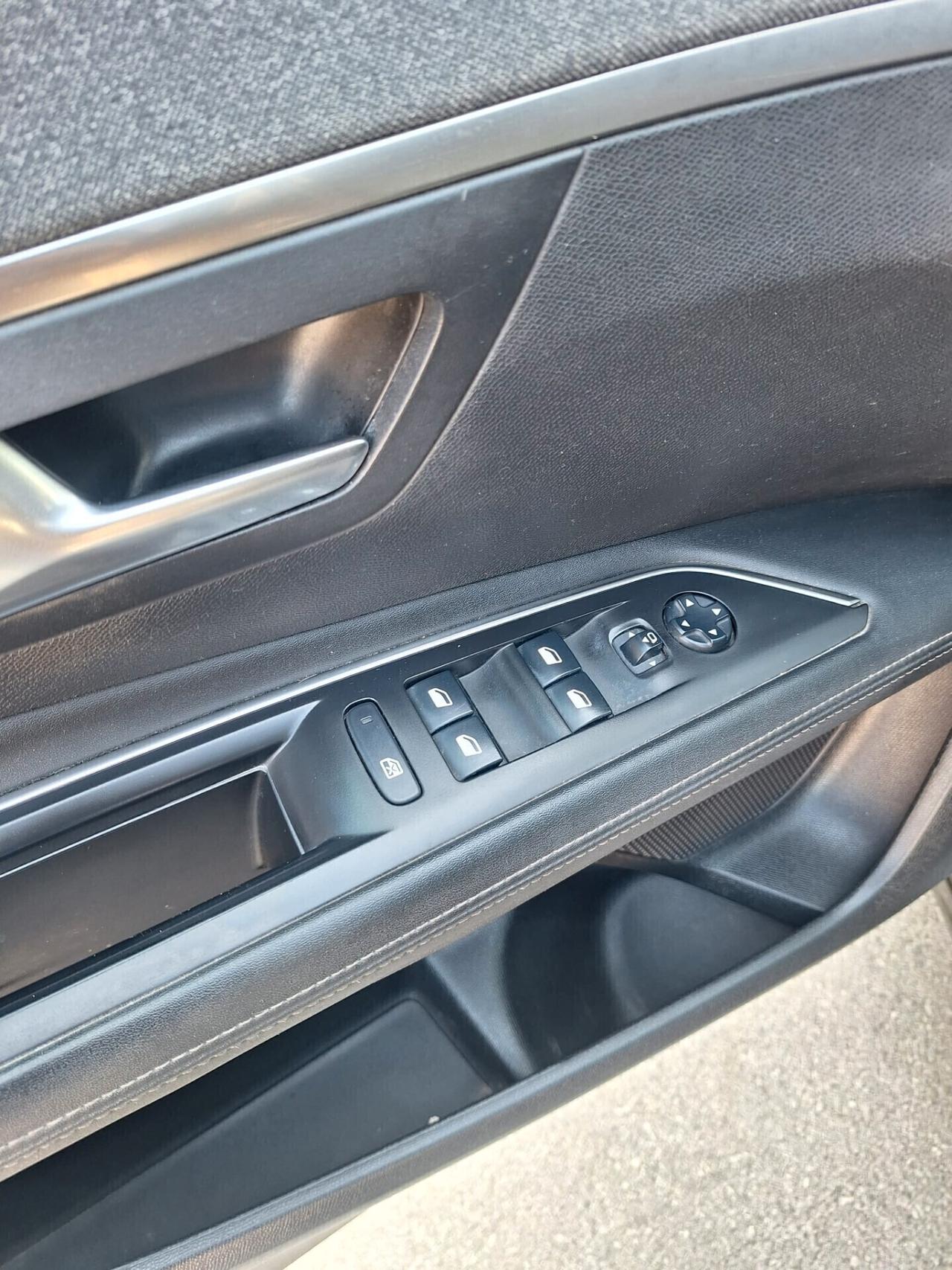 Peugeot 3008 BlueHDi 130 S&S EAT8 Allure