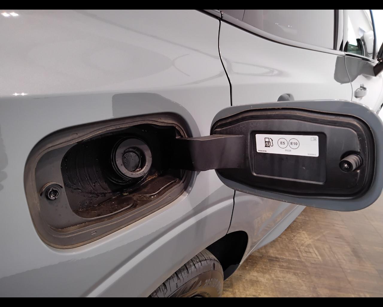 VOLVO XC60 II 2022 - XC60 2.0 b4 Plus Dark auto