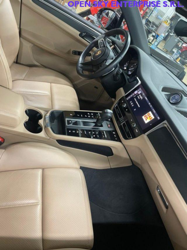 PORSCHE Macan 2.0