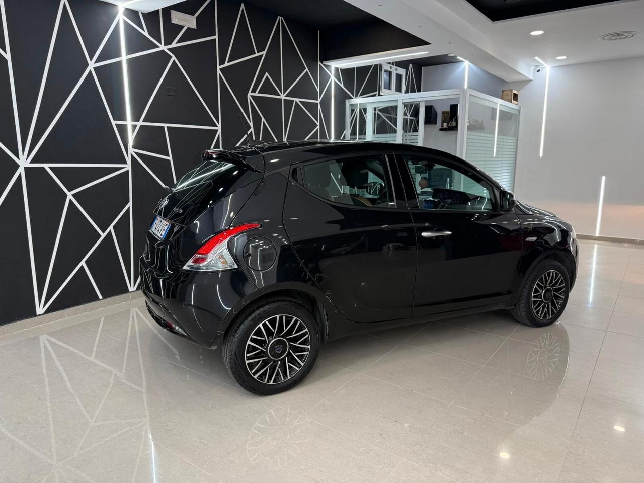 Lancia Ypsilon 1.0 FireFly 5 porte S&S Hybrid Ecochic Gold