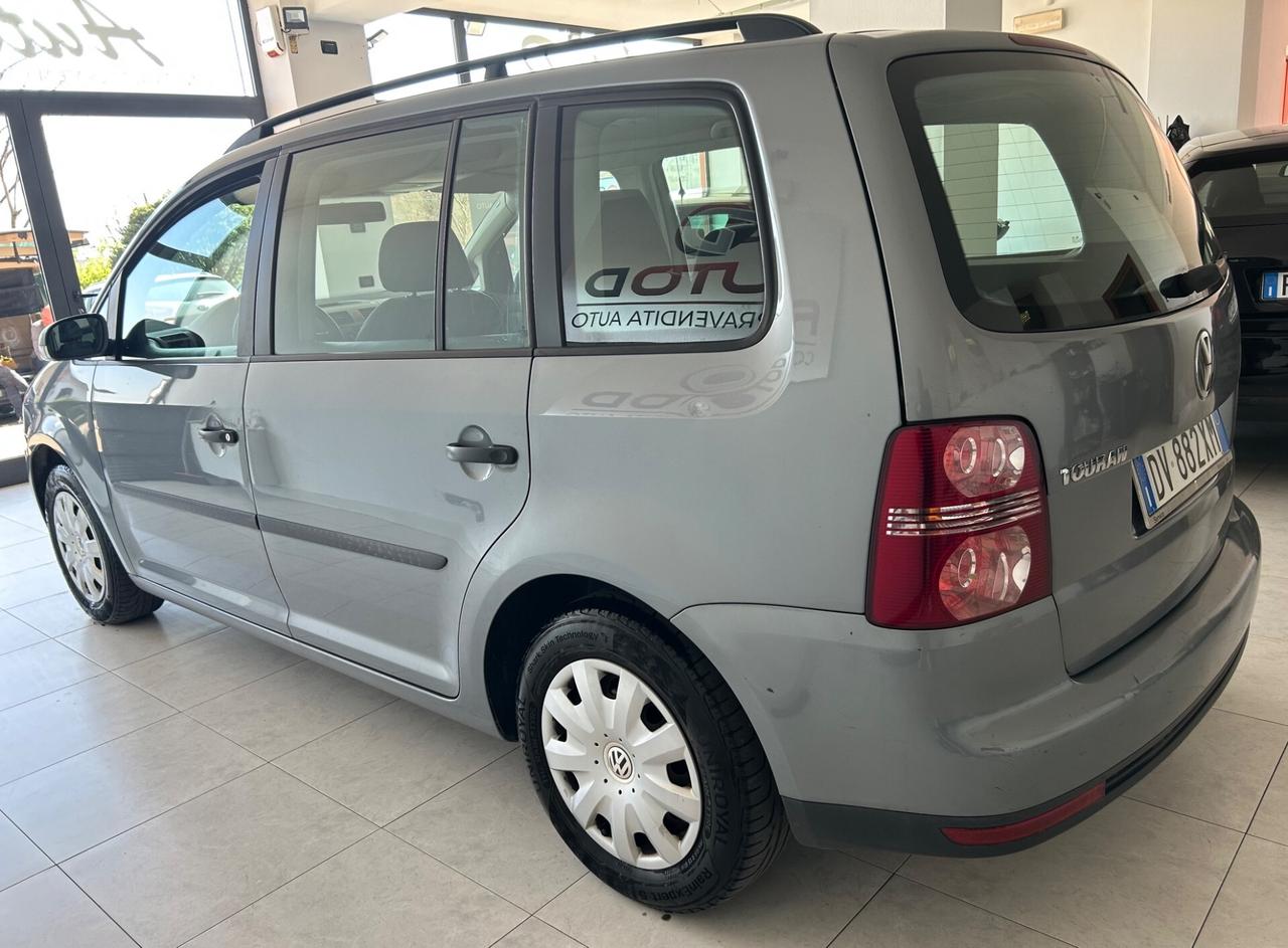 Volkswagen Touran 1.6 GPL 75 kw con gancio traino