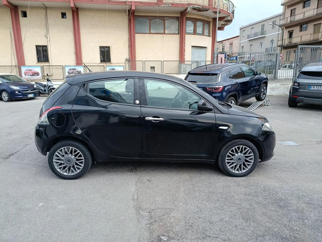 Lancia Ypsilon 1.2 69 CV 5 porte GPL Ecochic Silver