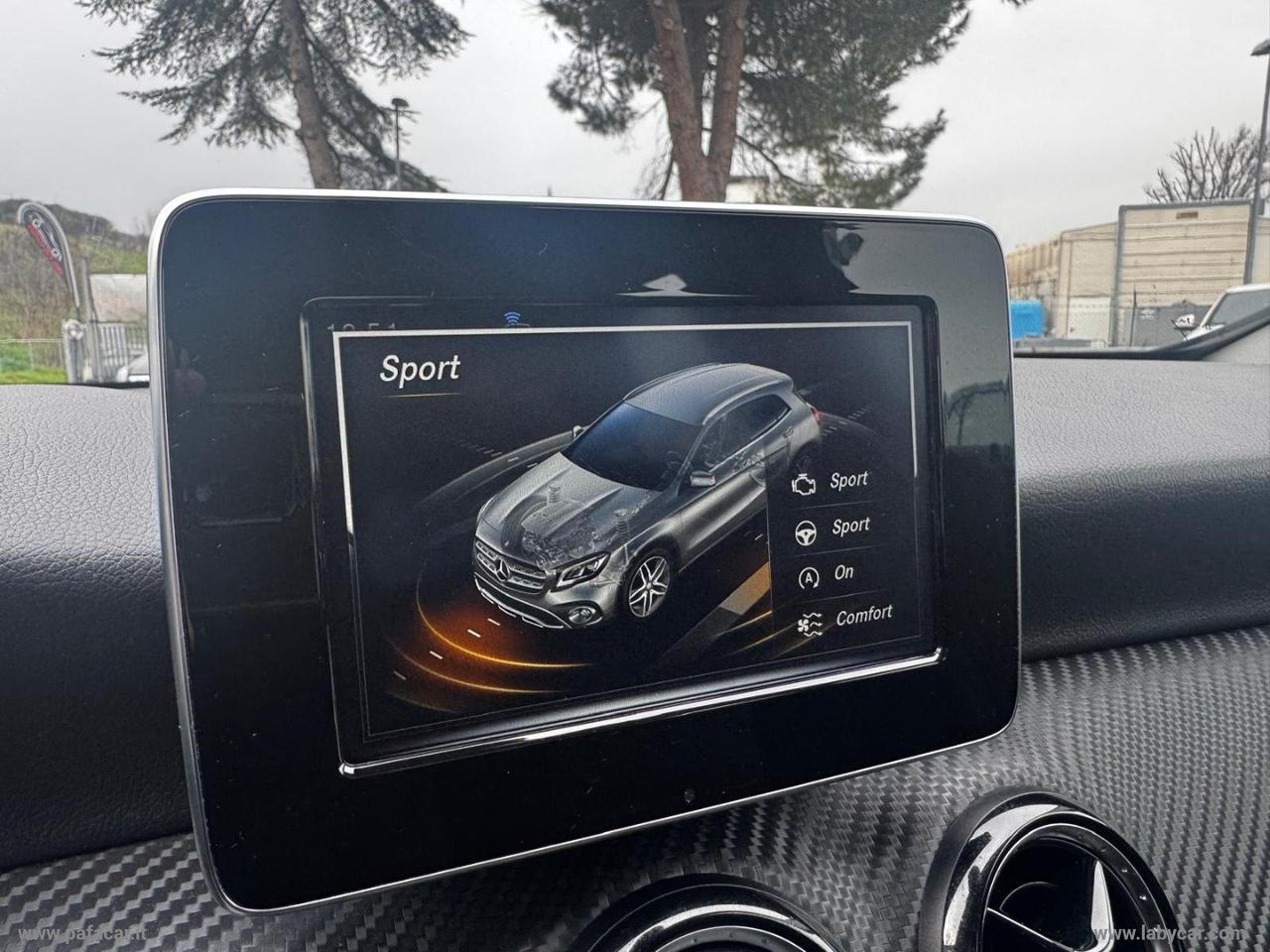 MERCEDES-BENZ GLA 180 Executive