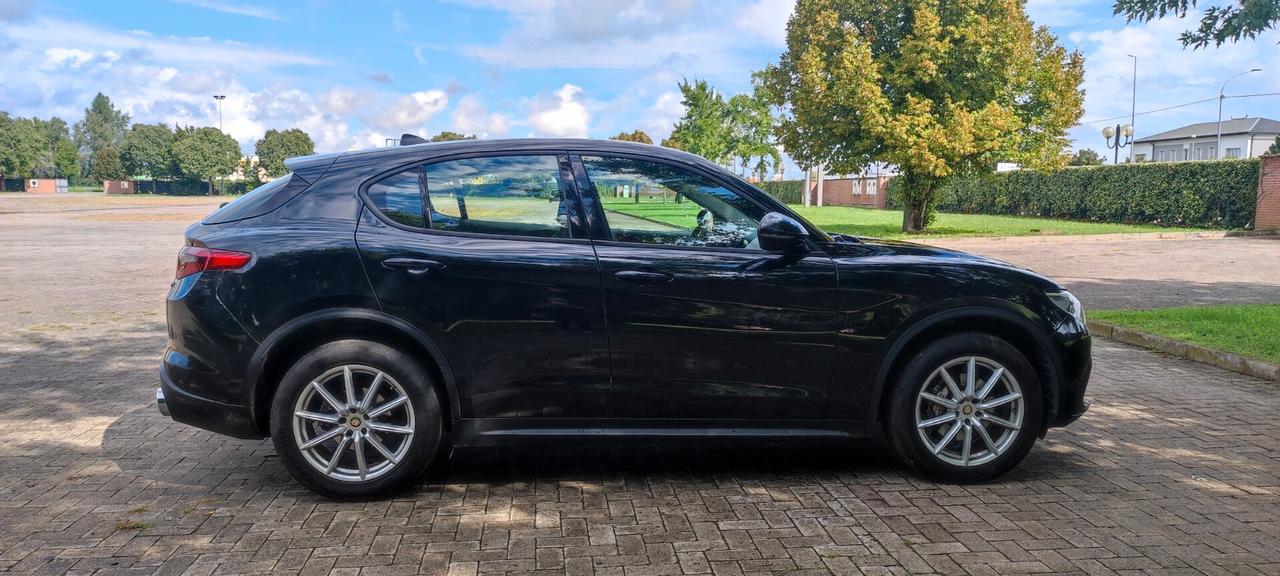Alfa Romeo Stelvio 2.2 Turbodiesel 180 CV AT8 Q4 BUSINESS