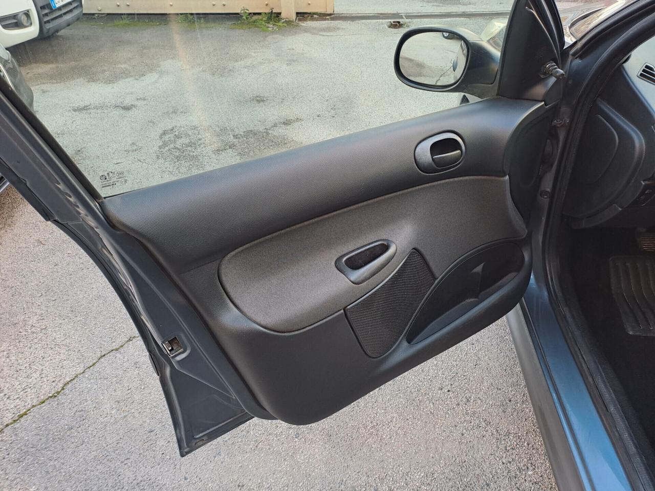 Peugeot 206 Plus 1.1 60CV 5p. Urban GPL