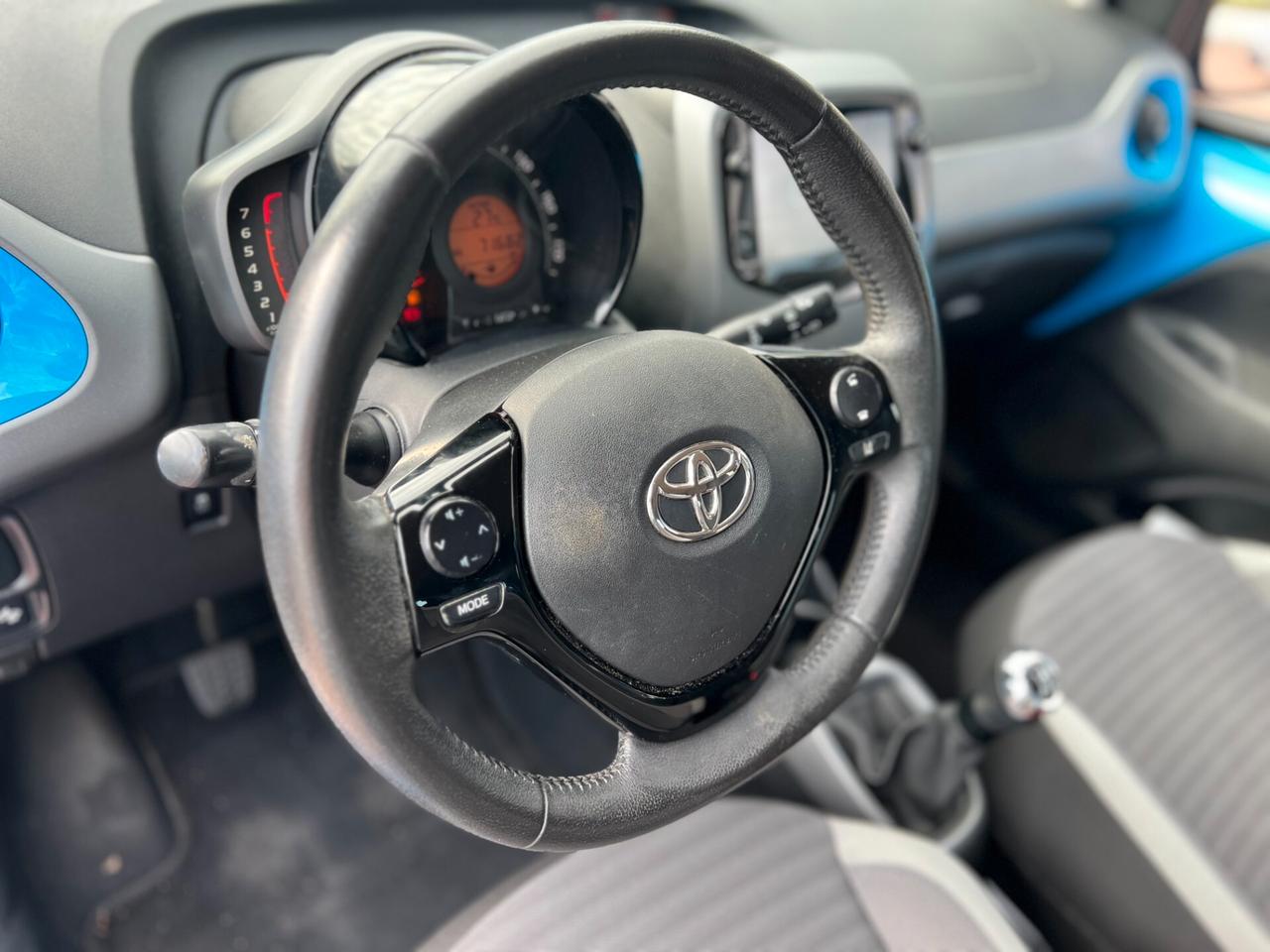 Toyota Aygo Connect 1.0 VVT-i 72 CV 5 porte x-clusiv